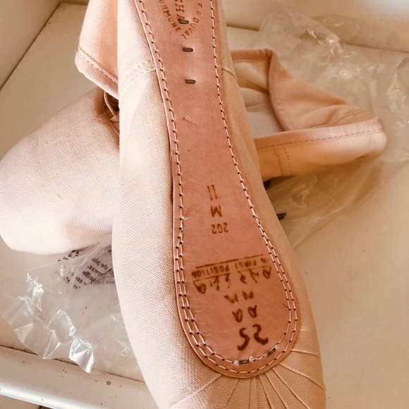 Sansha pointe shoes 11 M - Picture 2 of 3